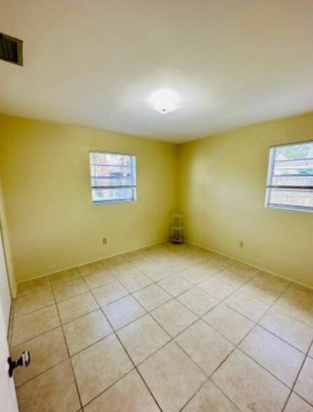 Building Photo - 21 Rivershore Dr