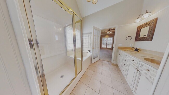 Building Photo - Spacious Home in Mill Creek