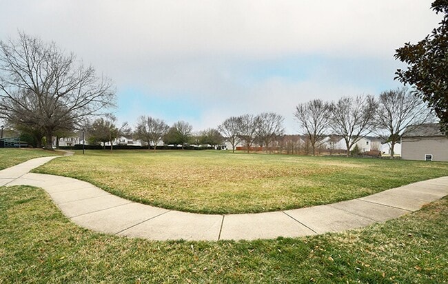 Building Photo - 3 Bedroom home near North Lake Mall Professionally managed by Select Real Estate