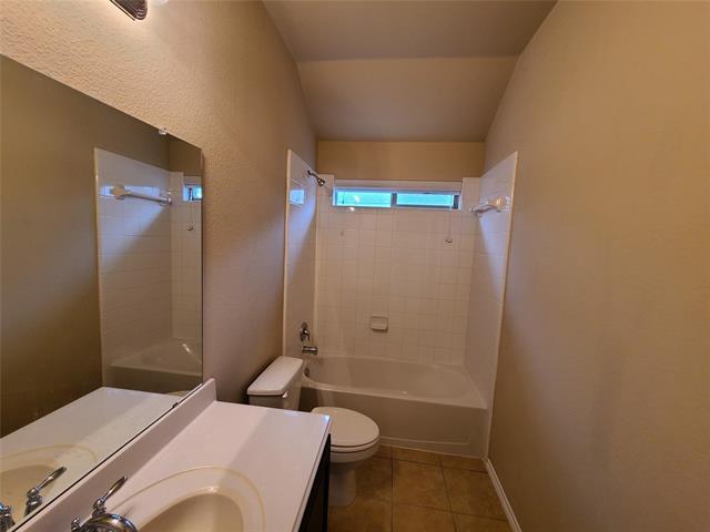 Building Photo - 512 Basswood Ln