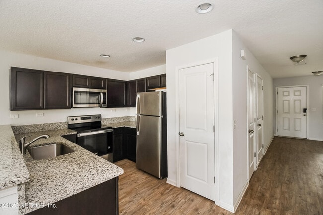 Building Photo - 570 Eiseman Wy