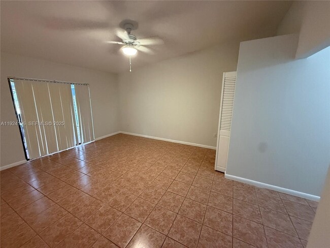 Building Photo - 3325 Oak Dr