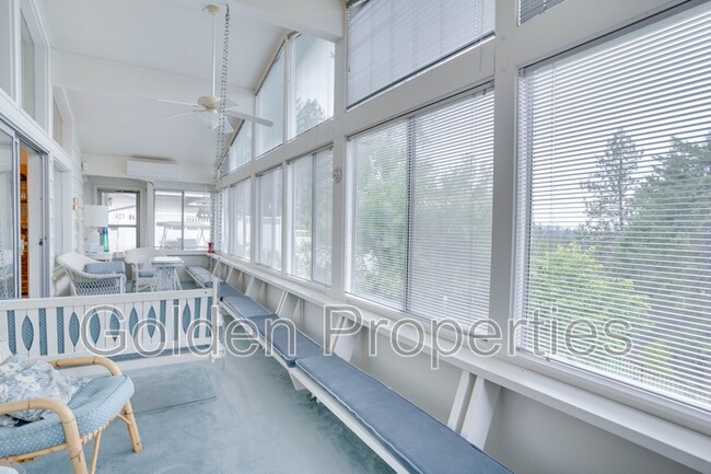 Building Photo - 1415 Crestline Dr