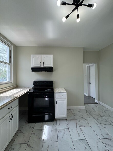 Primary Photo - 360 Grove St