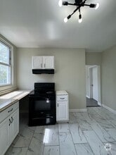 Building Photo - 360 Grove St