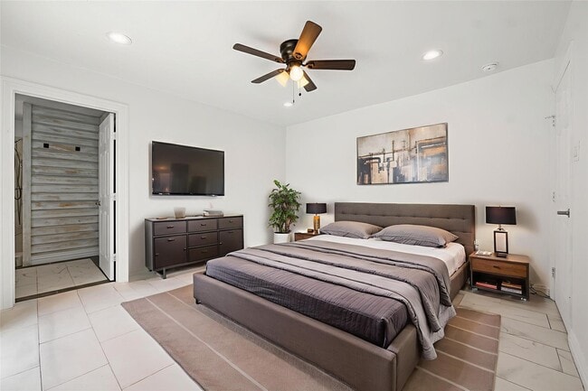 Building Photo - 706 Jerry St