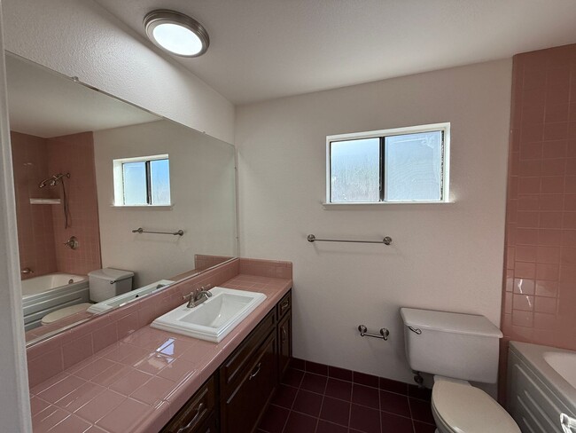 Building Photo - Single story home located in the Stonewood neighborhood!