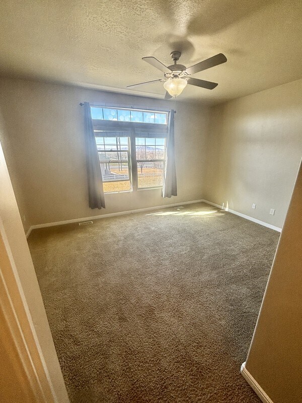Building Photo - 1296 S Mountain Crst Dr