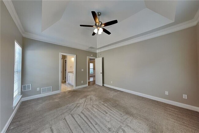 Building Photo - 401 Oscar Way