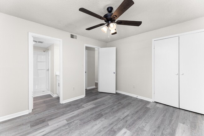 Building Photo - 121 Mark Twain Cir