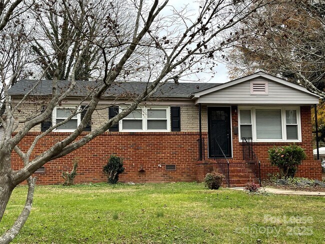 Building Photo - 4809 Bethany Pl