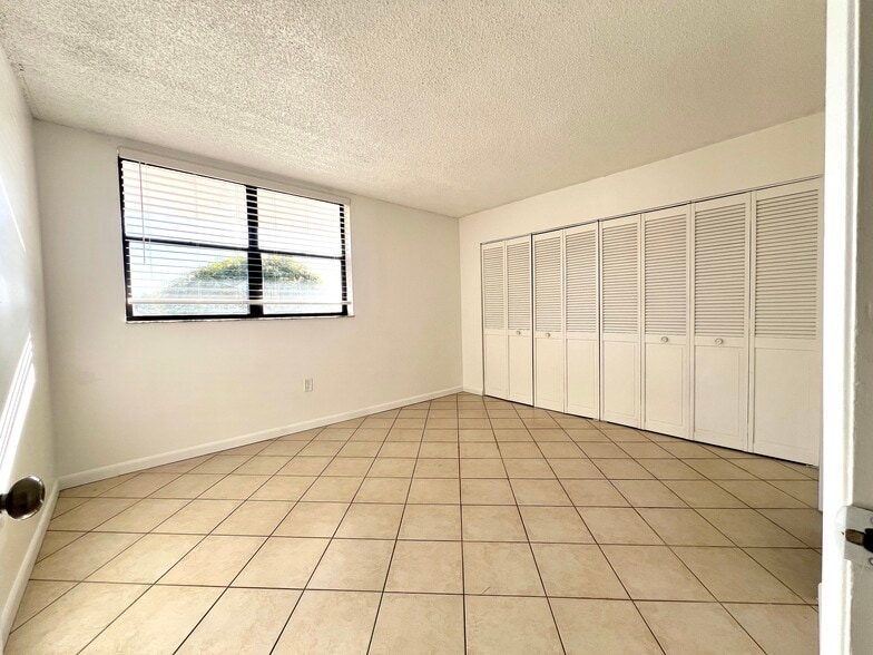 Building Photo - 10315 NW 9th Street Cir