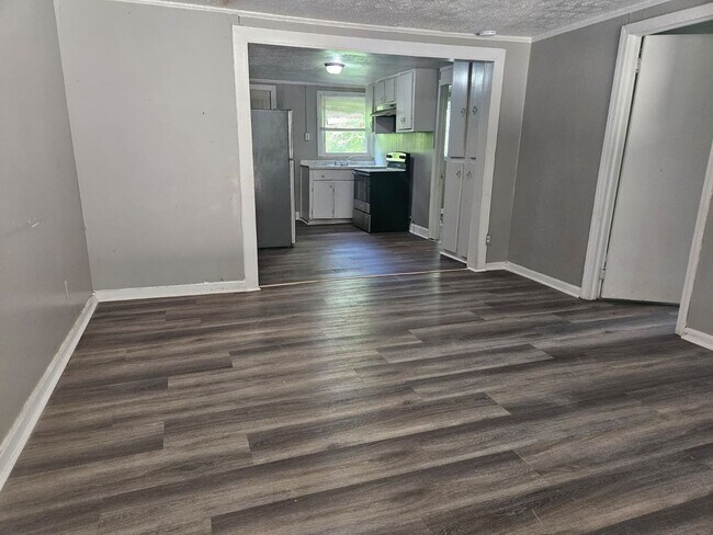 Building Photo - 2206 Roosevelt Dr