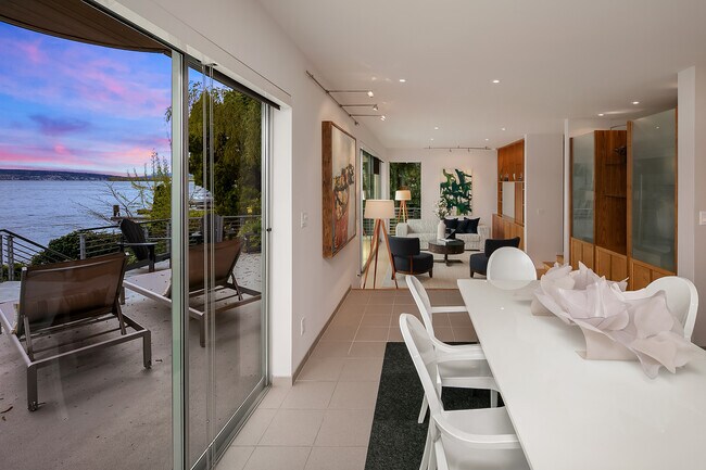 Building Photo - 10514 Riviera Pl NE