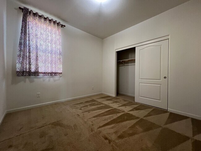 Building Photo - Updgraded Blackstone Community Three Bedro...