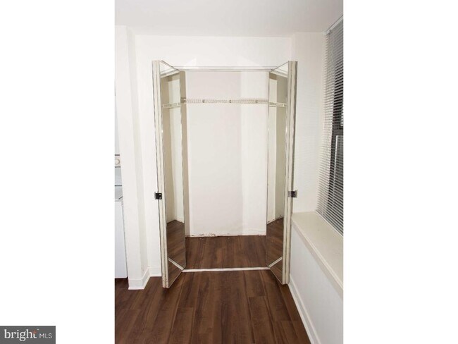 Building Photo - 130 Arch St