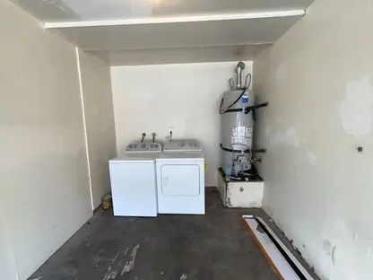 Building Photo - 2-Bed 1-bath in Prime Las Vegas Location – 950 Sq. Ft. of Comfort!