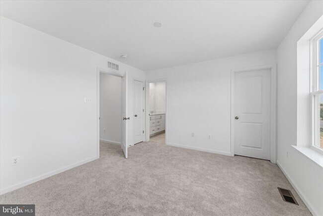 Building Photo - 501 Fontana Cir