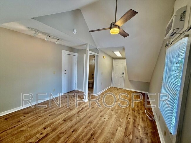 Building Photo - 728 Arlington St