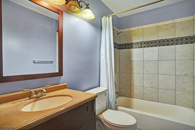 Building Photo - 2102 Ackmen Ct