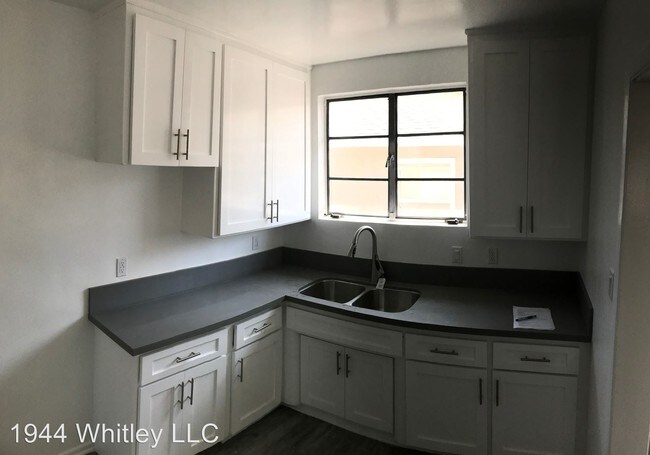 Building Photo - 970 N Serrano Ave