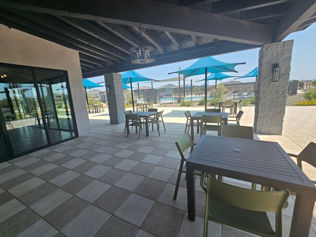 Building Photo - Beautiful new build w mountain views