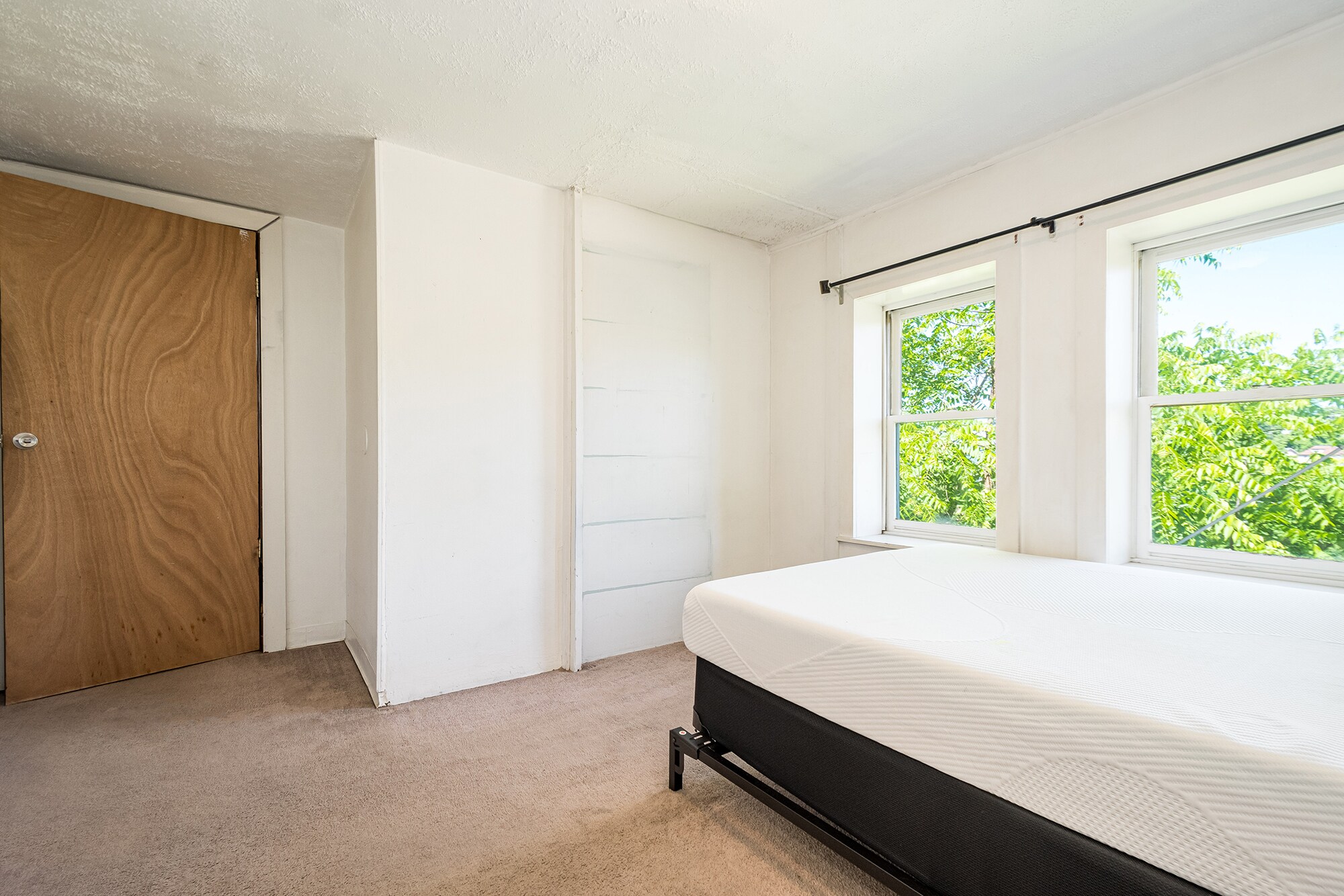 Building Photo - 1004 College Ave