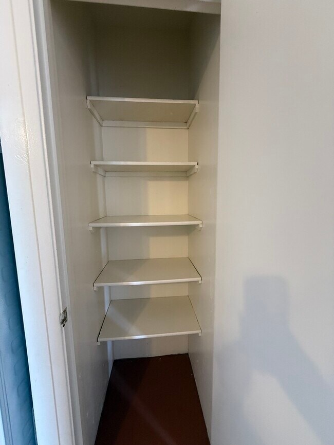 Building Photo - Town Home For Rent