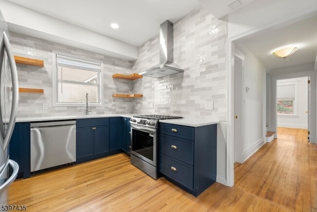 Building Photo - 39 Walnut St