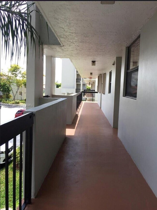 Building Photo - 10315 NW 9th St Cir