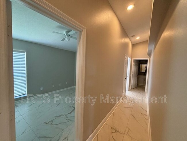Building Photo - 1028 Kerwood Cir