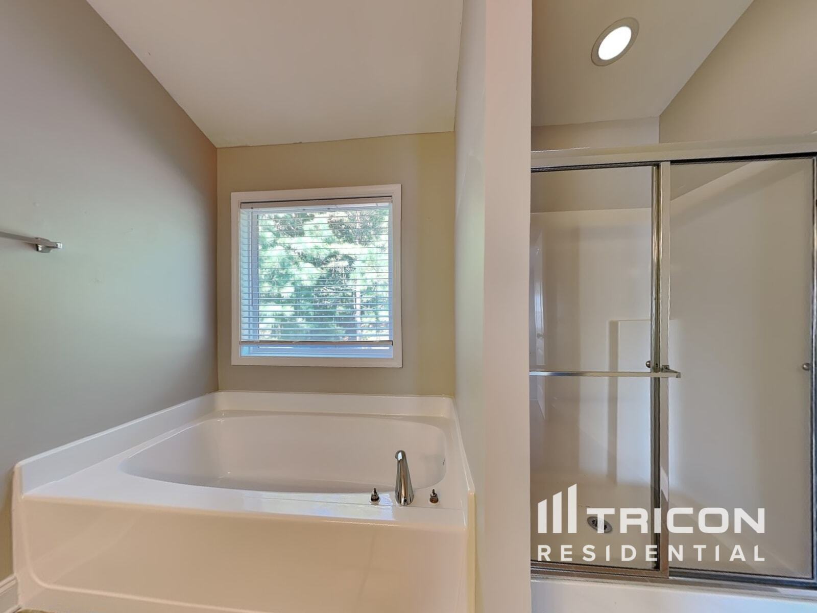 Building Photo - 4556 Bellemeade Dr