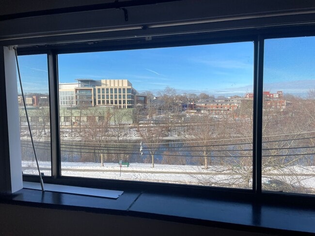 Building Photo - Cheap Watertown Square 1-bed