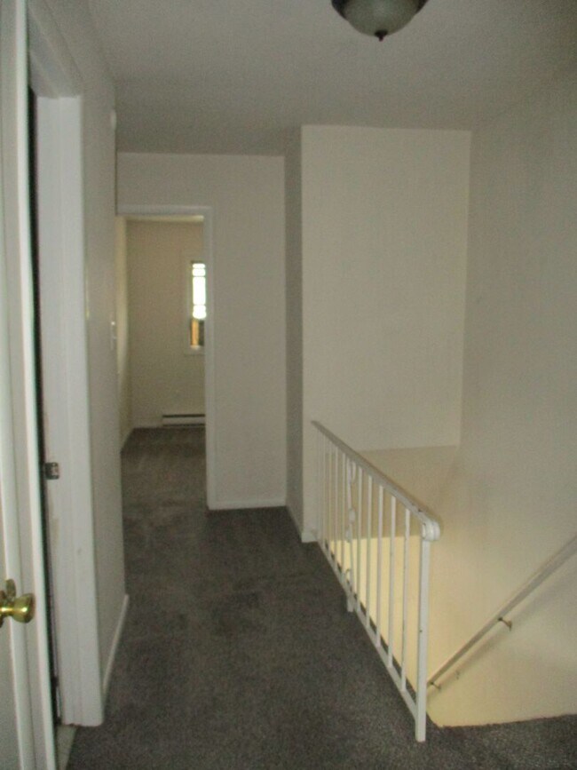 Building Photo - 3BR Townhome with garage! - Northampton School District