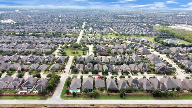 Building Photo - 17510 Woodfalls Ln