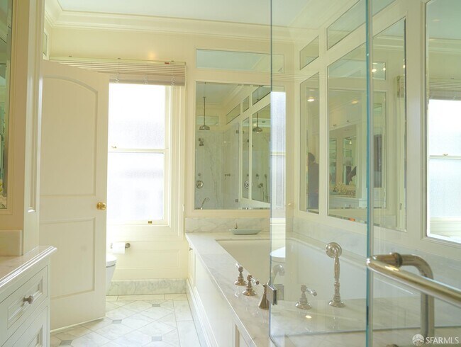 Building Photo - 2505 Divisadero St