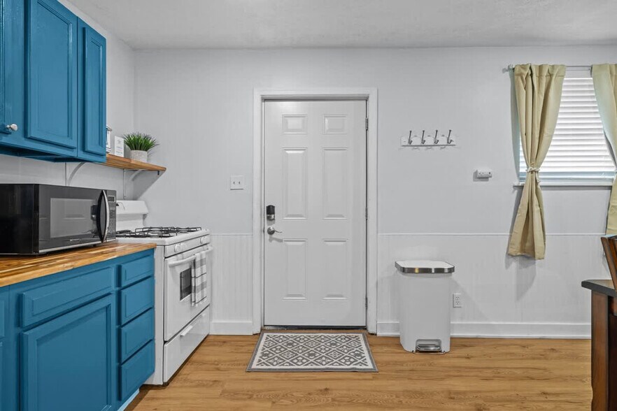 Building Photo - 1427 W Ocean View Ave