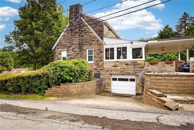 Building Photo - 302 Lindsay Rd
