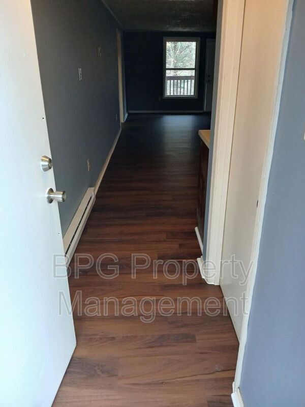 Building Photo - 123 Circle Dr