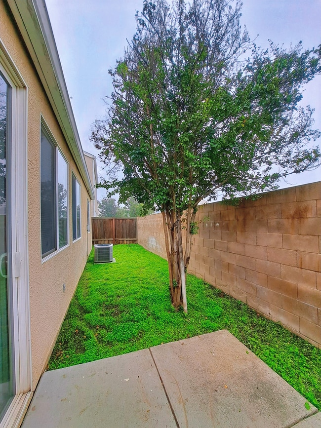 Building Photo - Single-Level 2BR Home with 2-Car Garage!