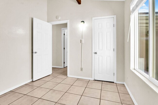 Building Photo - Clairemont Mesa Blvd 4414-4416 Duplex