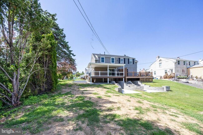 Building Photo - 559 A St