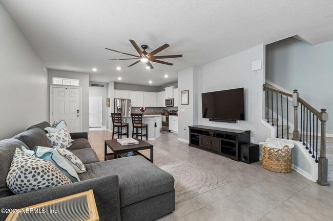 Building Photo - 49 Pasadena Dr