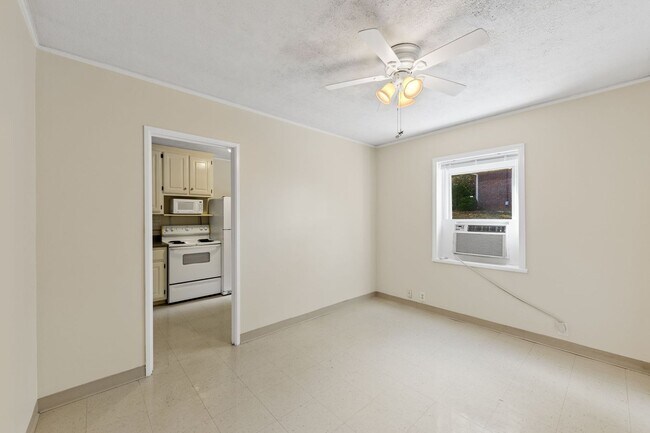 Building Photo - 521 Hawkins Rd