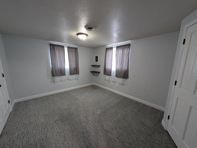 Building Photo - 1167 Westview Dr