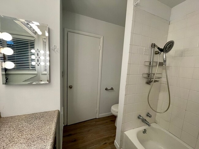 Building Photo - Classic 3 Bedroom 1.5 Bathroom Ranch House in Beaverton!! Great Yard! Cedar Hills~Cedar Mill Nort...