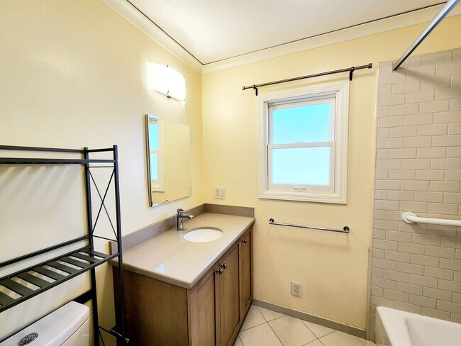 Building Photo - Lovely 2 bedroom house in San Mateo