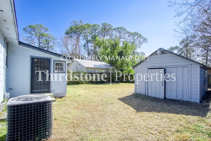 Building Photo - 4554 Crescent St