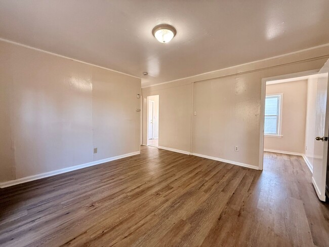 Building Photo - 141 W Elmer St