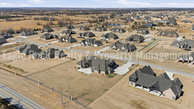 Building Photo - Owasso Executive Home for Rent (6beds/3.5baths)